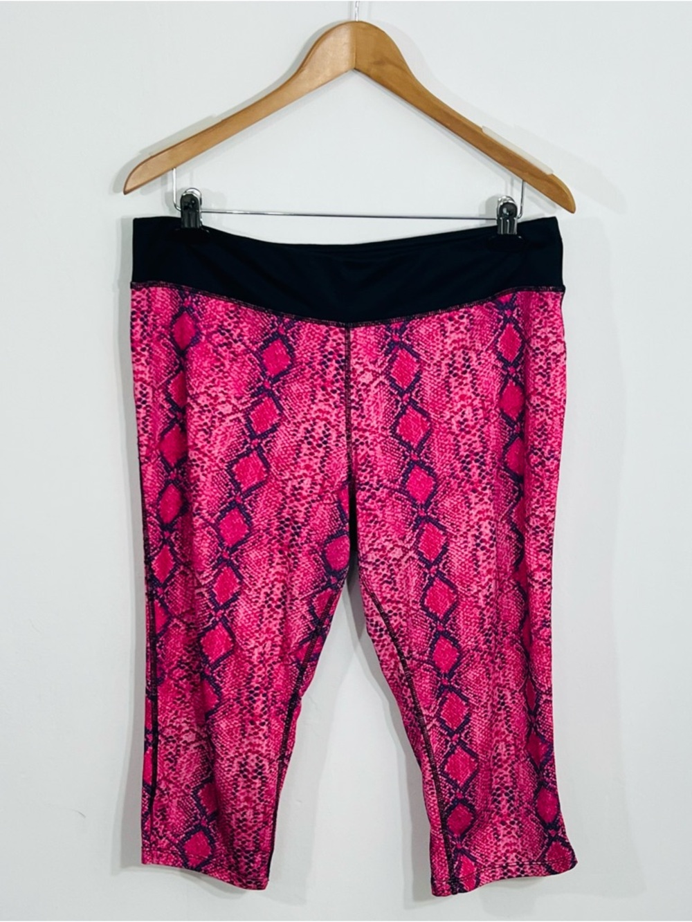 Hard Candy Bright Pink Snake Skin Capri Pull On Leggings Very Y2K Vibes Size XL